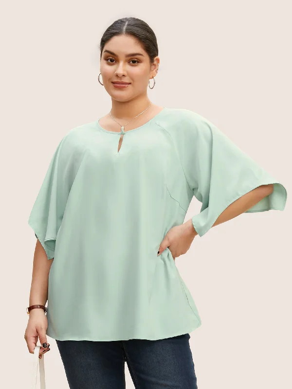 Solid Raglan Sleeve Keyhole Button Up Blouse